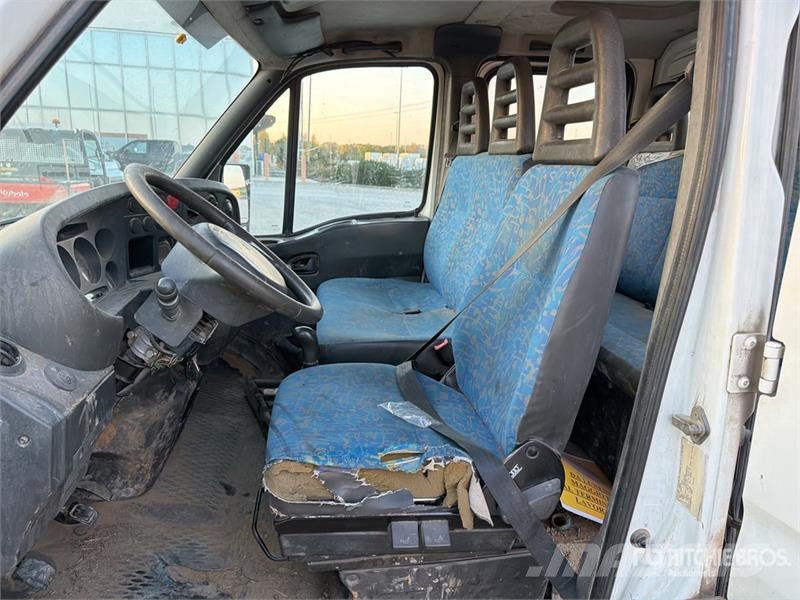 Iveco Daily 35C11 Crew Cab Flatbed Truck Camion con sponde ribaltabili