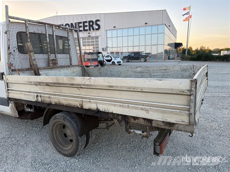 Iveco Daily 35C11 Crew Cab Flatbed Truck Camion con sponde ribaltabili