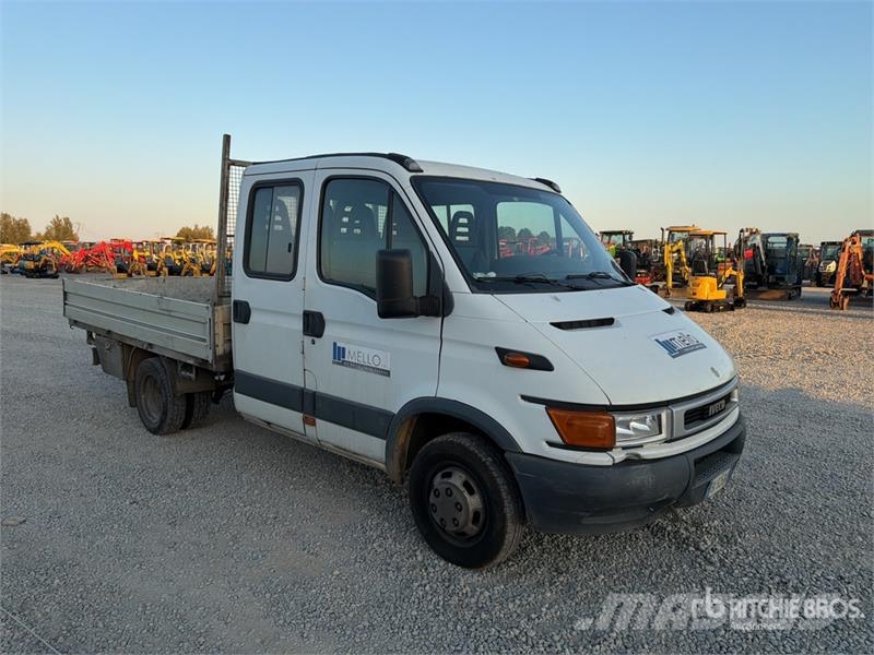 Iveco Daily 35C11 Crew Cab Flatbed Truck Camion con sponde ribaltabili