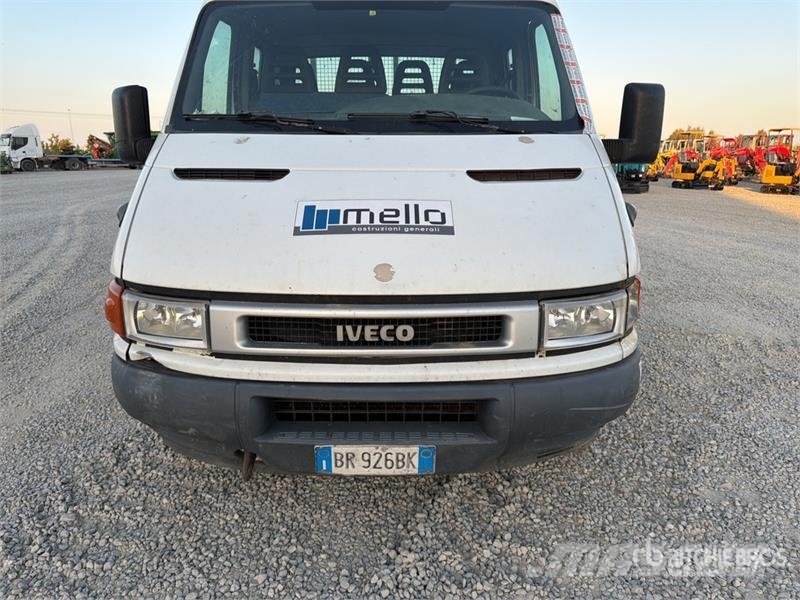 Iveco Daily 35C11 Crew Cab Flatbed Truck Camion con sponde ribaltabili