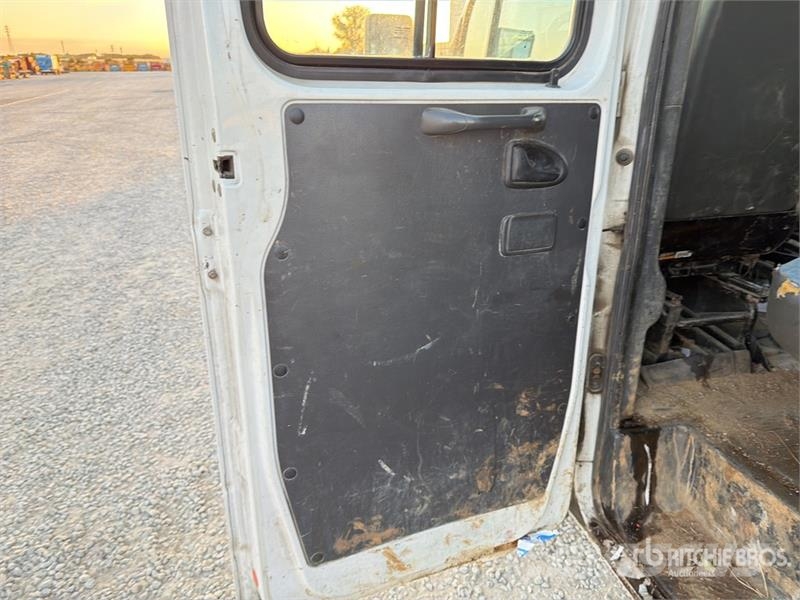 Iveco Daily 35C11 Crew Cab Flatbed Truck Camion con sponde ribaltabili