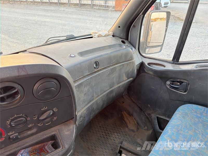 Iveco Daily 35C11 Crew Cab Flatbed Truck Camion con sponde ribaltabili