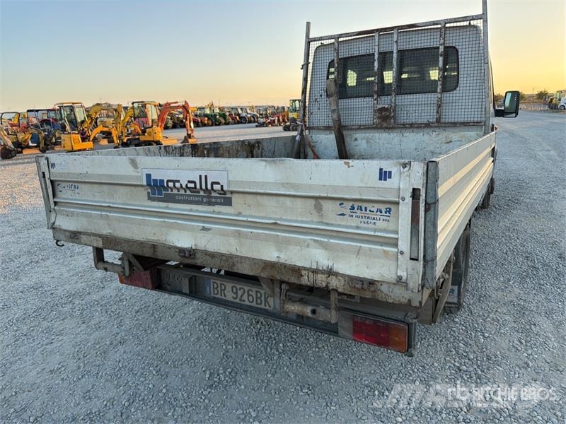 Iveco Daily 35C11 Crew Cab Flatbed Truck Camion con sponde ribaltabili