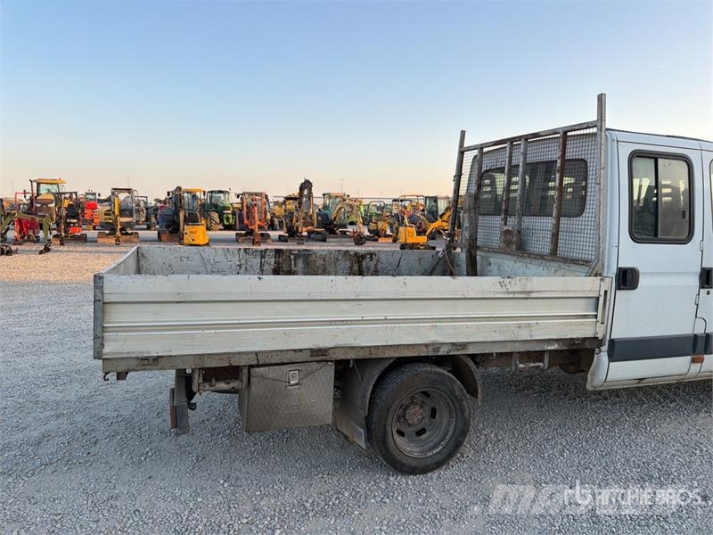 Iveco Daily 35C11 Crew Cab Flatbed Truck Camion con sponde ribaltabili