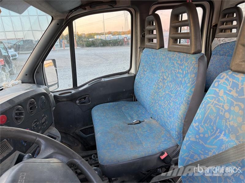 Iveco Daily 35C11 Crew Cab Flatbed Truck Camion con sponde ribaltabili