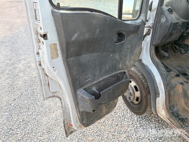 Iveco Daily 35C11 Crew Cab Flatbed Truck Camion con sponde ribaltabili