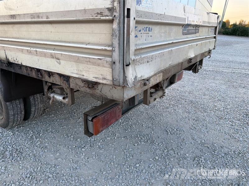 Iveco Daily 35C11 Crew Cab Flatbed Truck Camion con sponde ribaltabili
