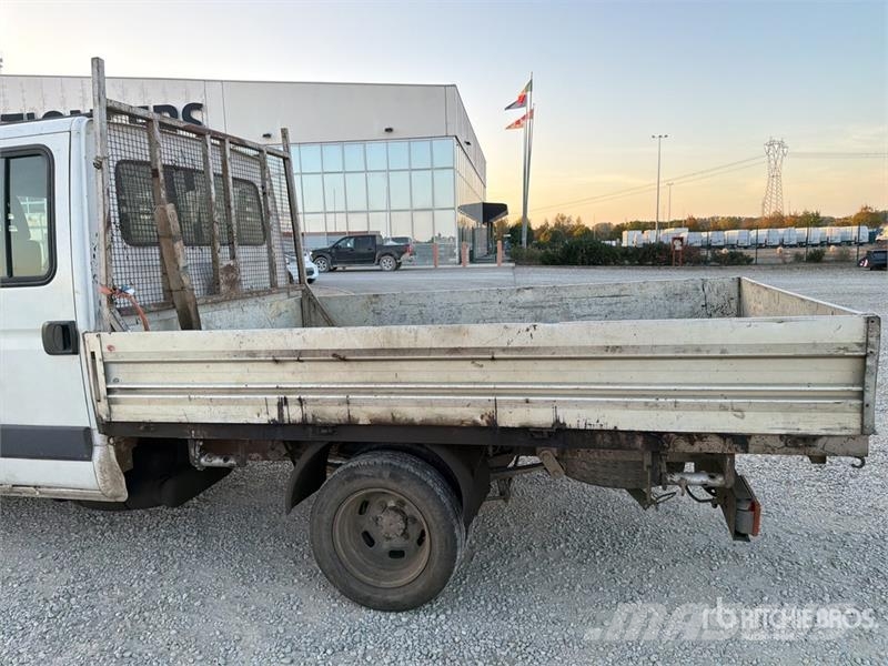 Iveco Daily 35C11 Crew Cab Flatbed Truck Camion con sponde ribaltabili