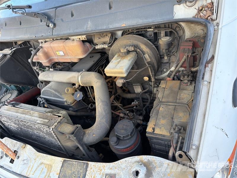 Iveco Daily 35C11 Crew Cab Flatbed Truck Camion con sponde ribaltabili