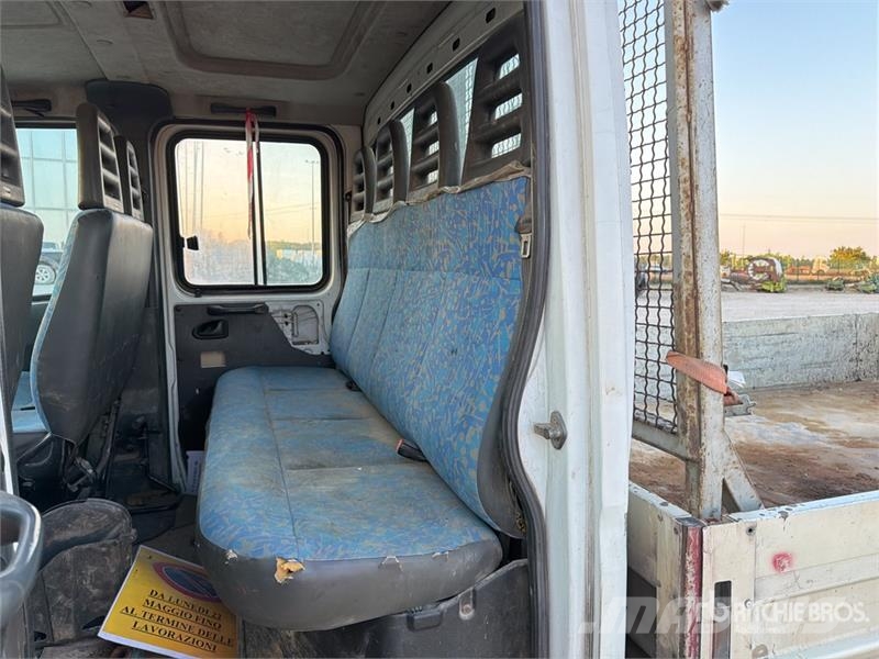 Iveco Daily 35C11 Crew Cab Flatbed Truck Camion con sponde ribaltabili