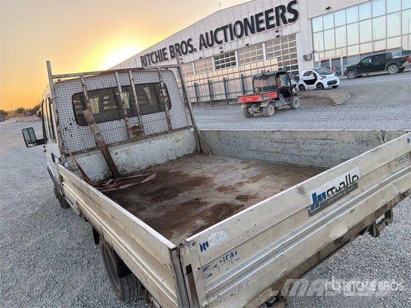 Iveco Daily 35C11 Crew Cab Flatbed Truck Camion con sponde ribaltabili