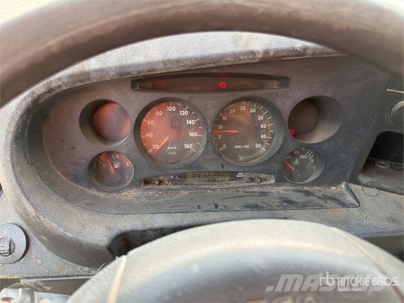 Iveco Daily 35C11 Crew Cab Flatbed Truck Camion con sponde ribaltabili