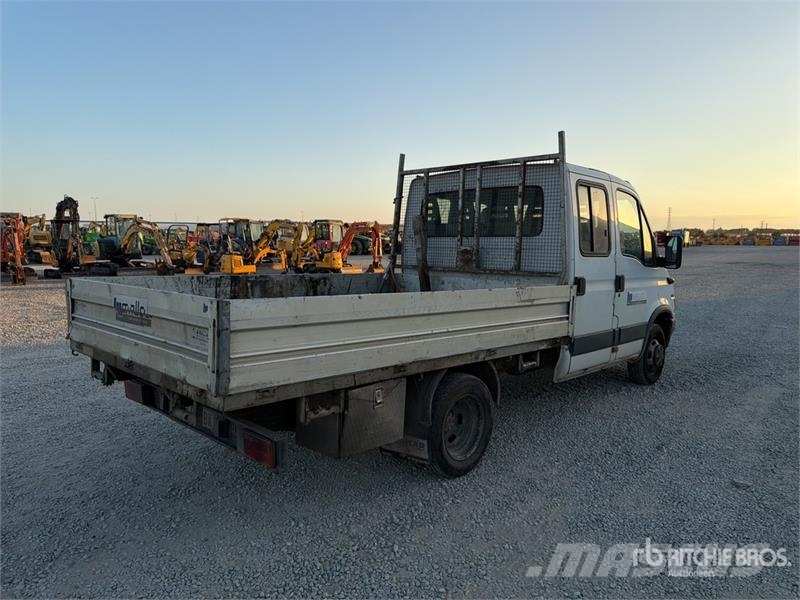 Iveco Daily 35C11 Crew Cab Flatbed Truck Camion con sponde ribaltabili