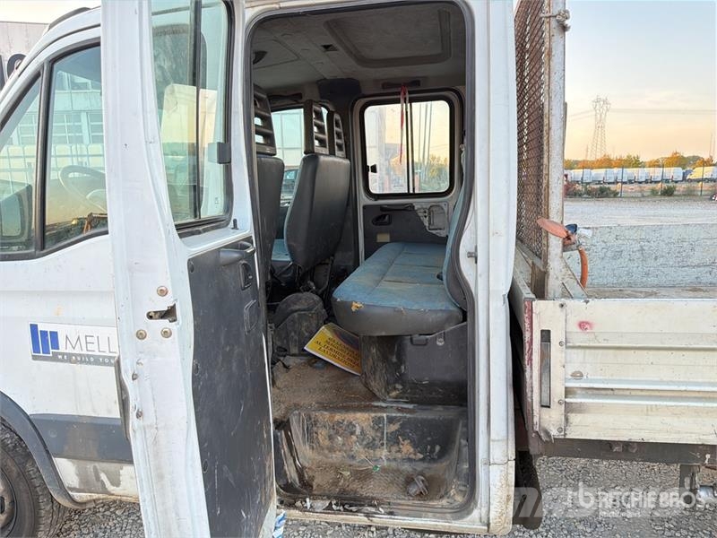 Iveco Daily 35C11 Crew Cab Flatbed Truck Camion con sponde ribaltabili