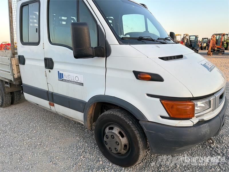 Iveco Daily 35C11 Crew Cab Flatbed Truck Camion con sponde ribaltabili