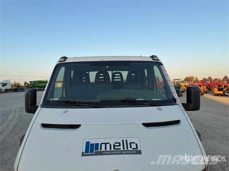Iveco Daily 35C11 Crew Cab Flatbed Truck Camion con sponde ribaltabili
