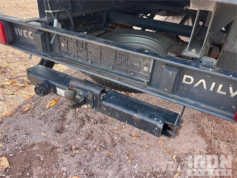 Iveco Daily 35C15 4x2 Flatbed Truck Pritschenwagen/Pritschenwagen mit Seitenklappe