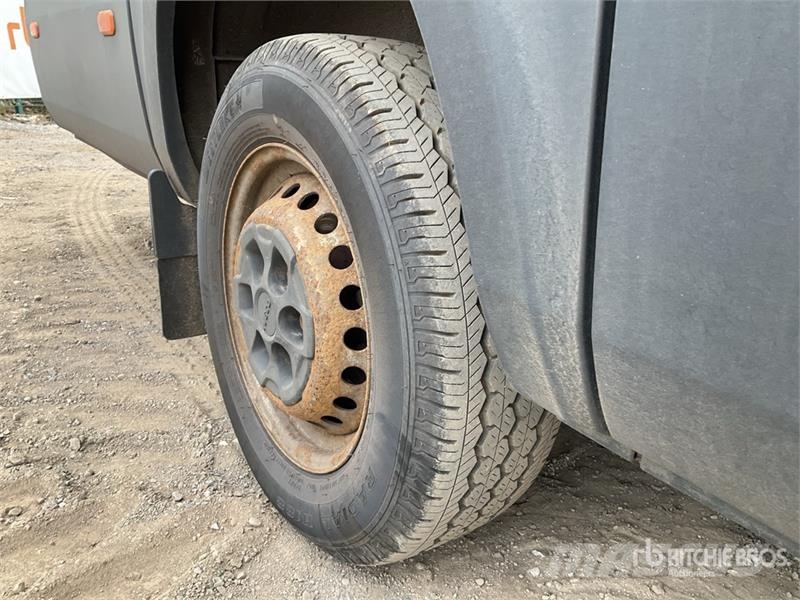 Iveco Daily 35S18H Cargo Van Lieferwagen