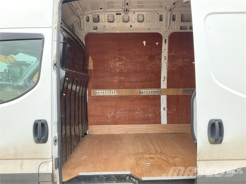Iveco Daily 35S18H Cargo Van Lieferwagen