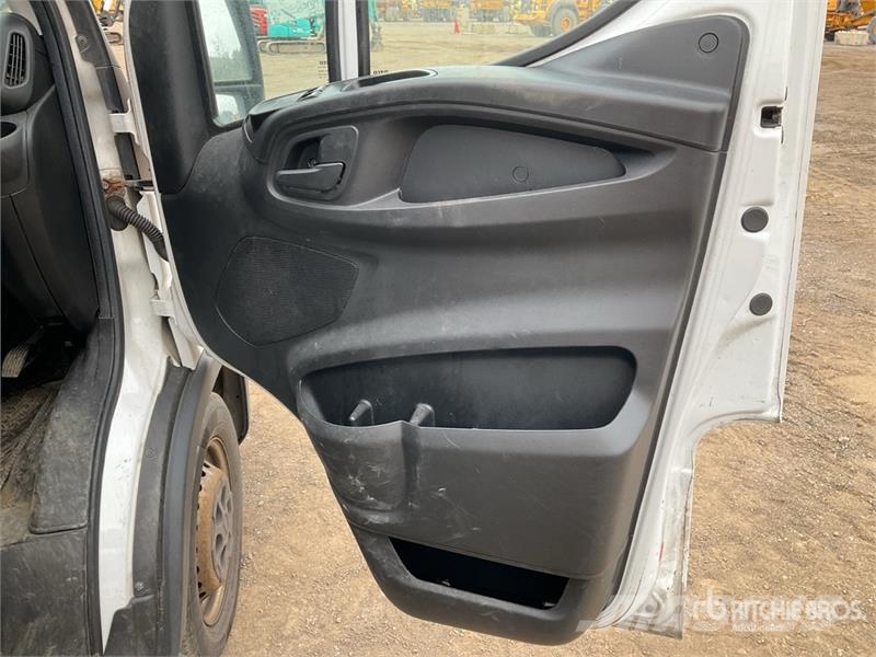 Iveco Daily 35S18H Cargo Van Lieferwagen