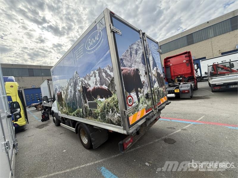 Iveco Daily 50C15 Refrigerated Truck شاحنات بدرجة حرارة قابلة للضبط
