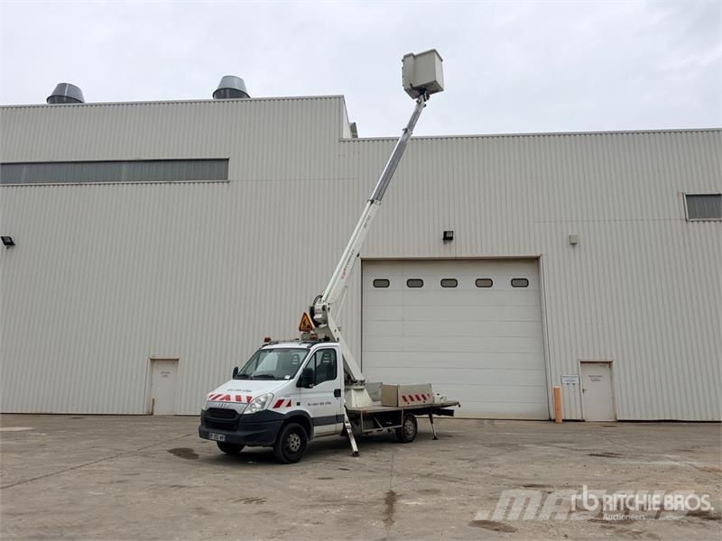 Iveco EN160TVL 16 m on Iveco 35S13 Camion Nacelle Bucket Pacēlāji uz automašīnas bāzes