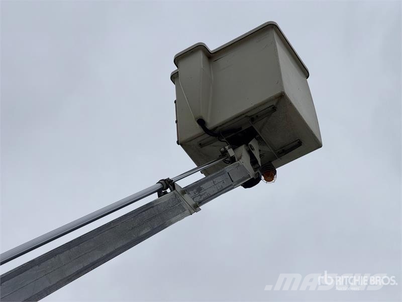 Iveco EN160TVL 16 m on Iveco 35S13 Camion Nacelle Bucket Pacēlāji uz automašīnas bāzes