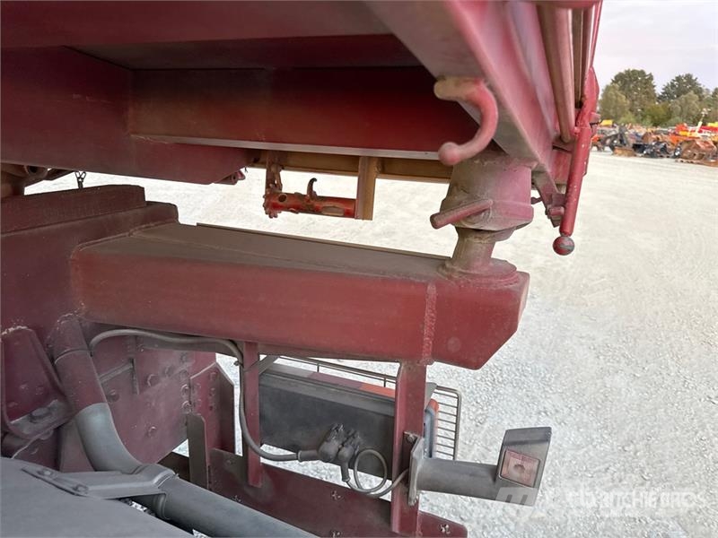 Iveco Eurotech 400E34 6x2 T/A Dump Truck Sklápěče