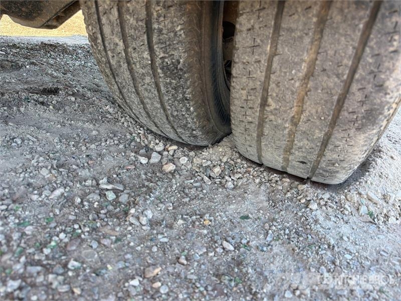 Iveco F22 480 kg on Iveco 65C17 4x2 Camion Benne Dump Tr Kamioni sa kranom
