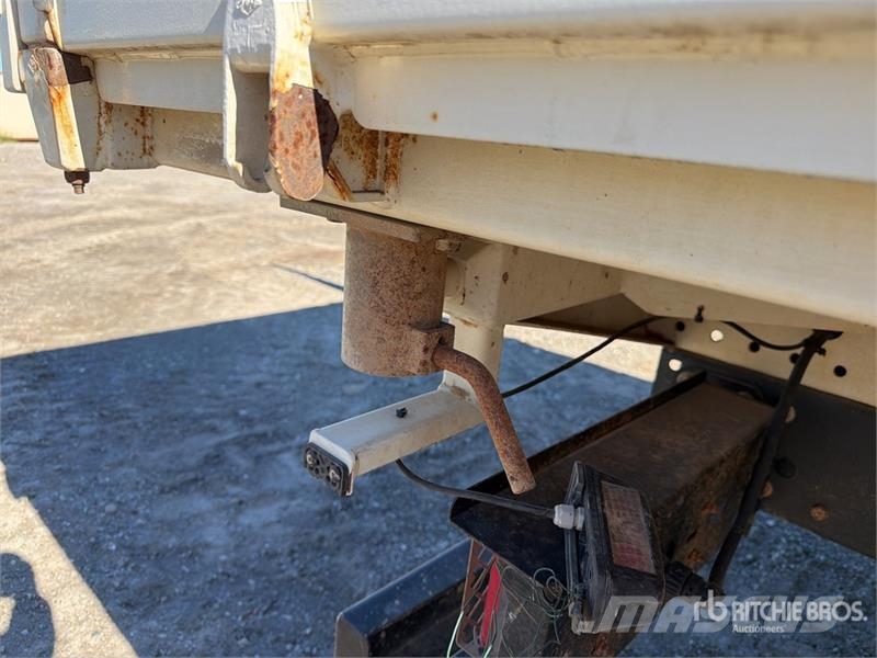 Iveco F22 480 kg on Iveco 65C17 4x2 Camion Benne Dump Tr Kamioni sa kranom