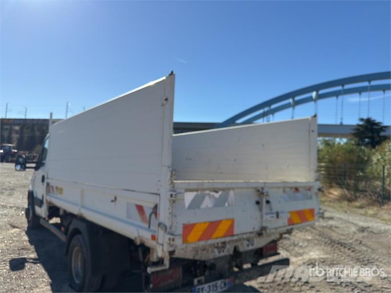 Iveco F22 480 kg on Iveco 65C17 4x2 Camion Benne Dump Tr Kamioni sa kranom