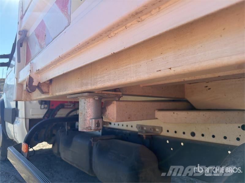 Iveco F22 480 kg on Iveco 65C17 4x2 Camion Benne Dump Tr Kamioni sa kranom