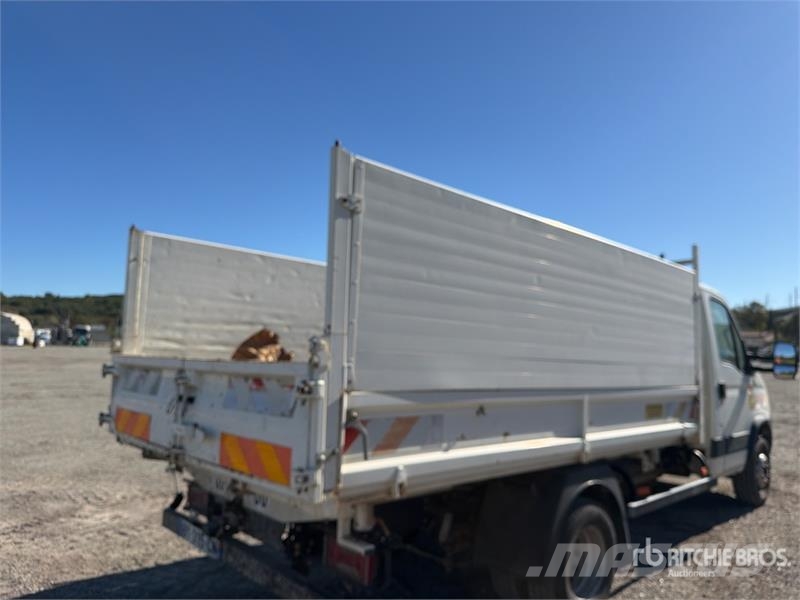 Iveco F22 480 kg on Iveco 65C17 4x2 Camion Benne Dump Tr Kamioni sa kranom