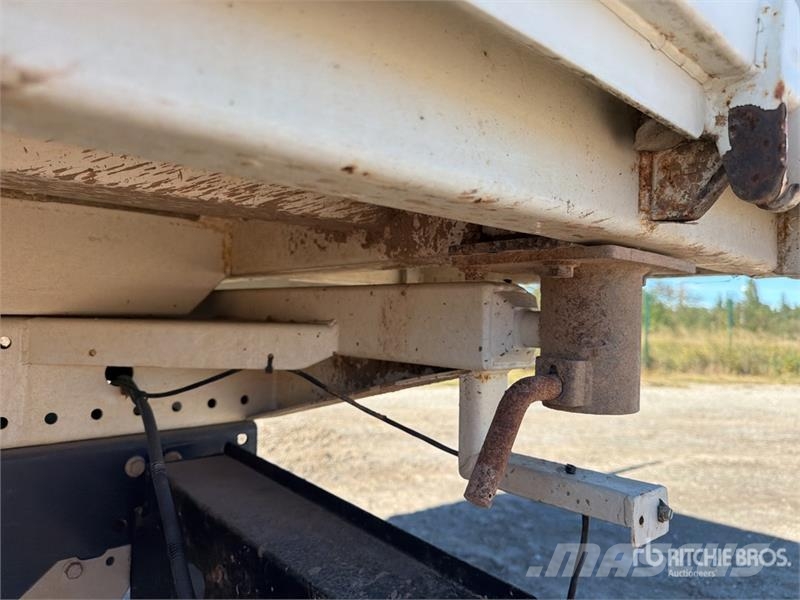 Iveco F22 480 kg on Iveco 65C17 4x2 Camion Benne Dump Tr Kamioni sa kranom