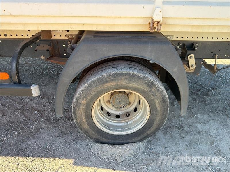 Iveco F22 480 kg on Iveco 65C17 4x2 Camion Benne Dump Tr Kamioni sa kranom