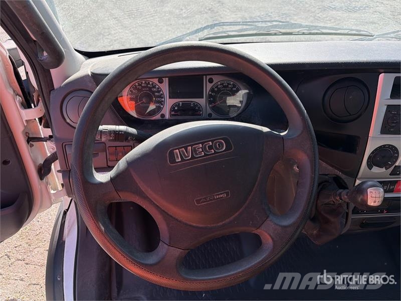 Iveco F22 480 kg on Iveco 65C17 4x2 Camion Benne Dump Tr Kamioni sa kranom
