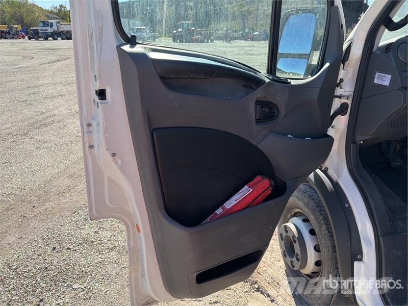 Iveco F22 480 kg on Iveco 65C17 4x2 Camion Benne Dump Tr Kamioni sa kranom