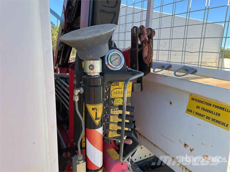 Iveco F22 480 kg on Iveco 65C17 4x2 Camion Benne Dump Tr Kamioni sa kranom