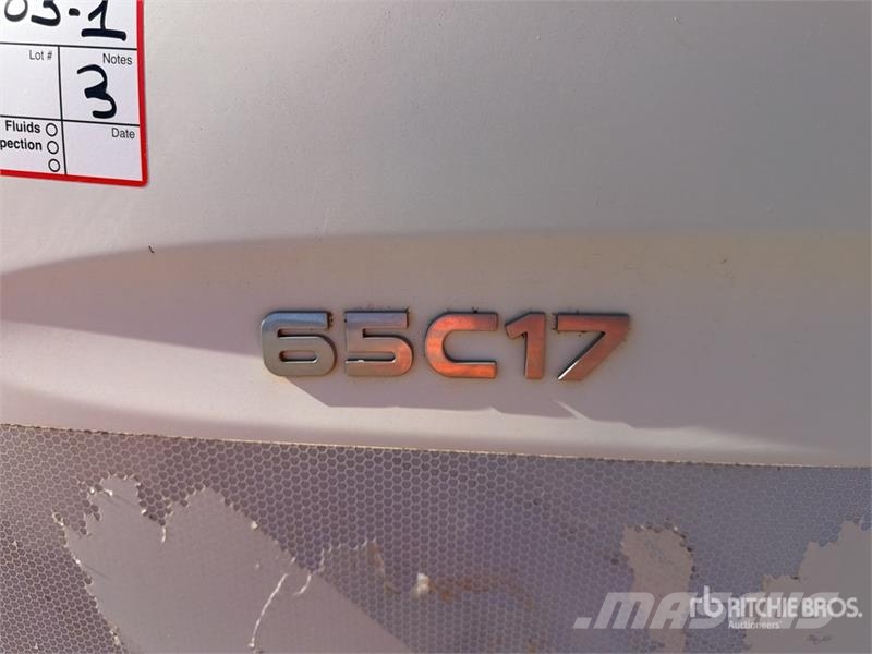Iveco F22 480 kg on Iveco 65C17 4x2 Camion Benne Dump Tr Kamioni sa kranom