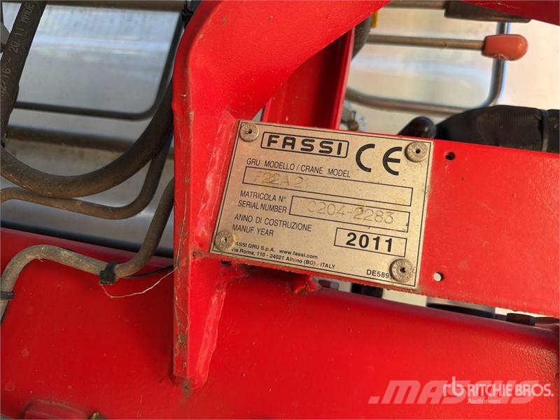 Iveco F22 480 kg on Iveco 65C17 4x2 Camion Benne Dump Tr Kamioni sa kranom