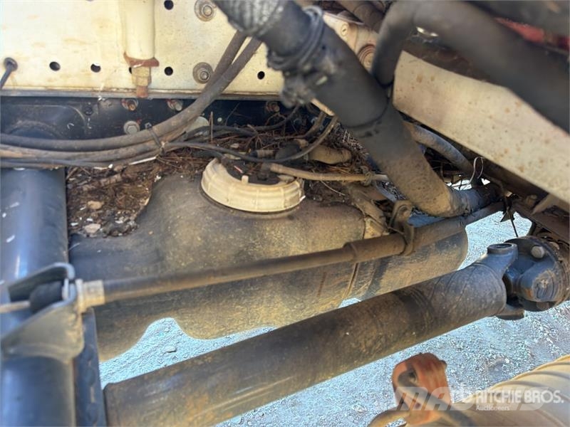 Iveco F22 480 kg on Iveco 65C17 4x2 Camion Benne Dump Tr Kamioni sa kranom