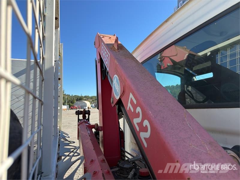 Iveco F22 480 kg on Iveco 65C17 4x2 Camion Benne Dump Tr Kamioni sa kranom