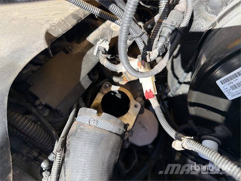 Iveco F22 480 kg on Iveco 65C17 4x2 Camion Benne Dump Tr Kamioni sa kranom