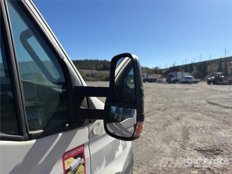 Iveco F22 480 kg on Iveco 65C17 4x2 Camion Benne Dump Tr Kamioni sa kranom