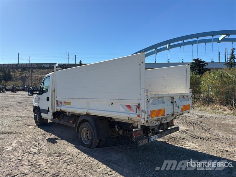 Iveco F22 480 kg on Iveco 65C17 4x2 Camion Benne Dump Tr Kamioni sa kranom