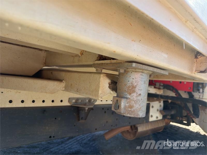 Iveco F22 480 kg on Iveco 65C17 4x2 Camion Benne Dump Tr Kamioni sa kranom