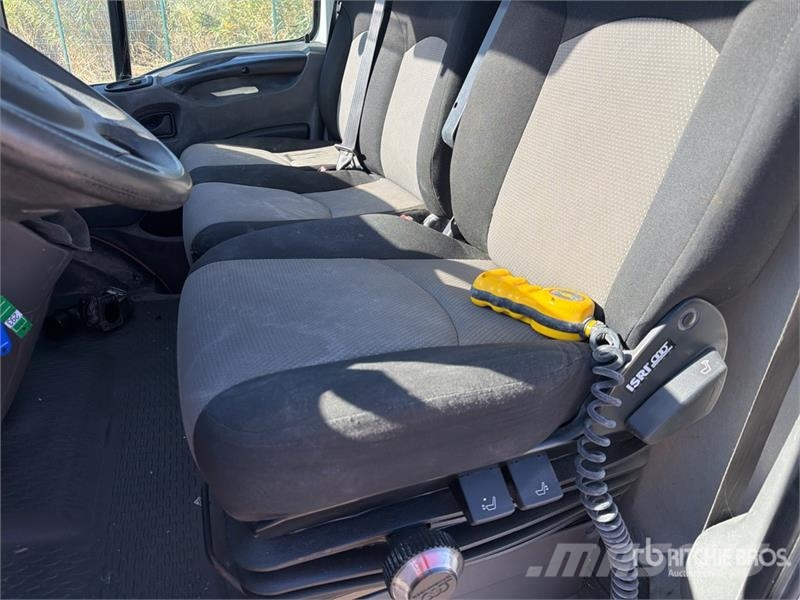 Iveco F22 480 kg on Iveco 65C17 4x2 Camion Benne Dump Tr Kamioni sa kranom