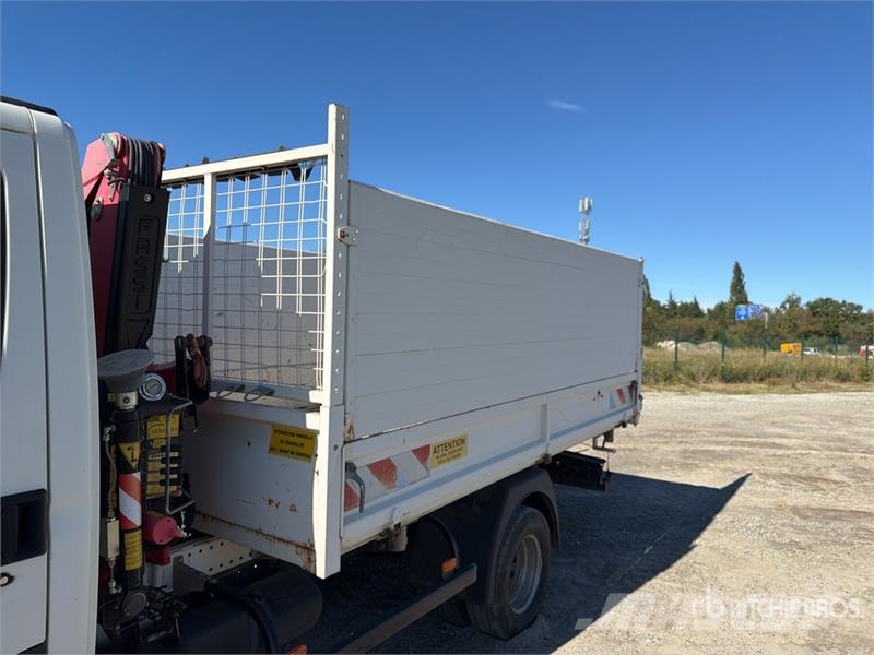Iveco F22 480 kg on Iveco 65C17 4x2 Camion Benne Dump Tr Kamioni sa kranom