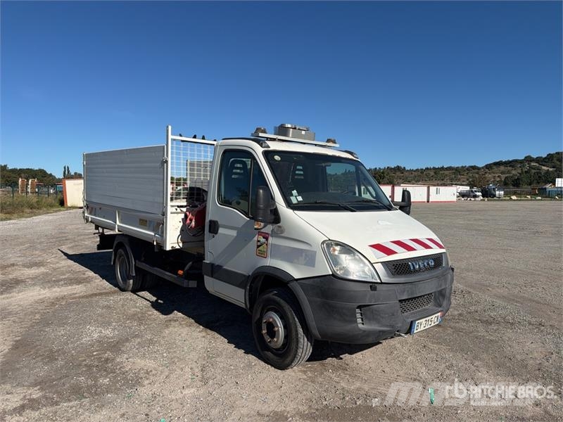 Iveco F22 480 kg on Iveco 65C17 4x2 Camion Benne Dump Tr Kamioni sa kranom