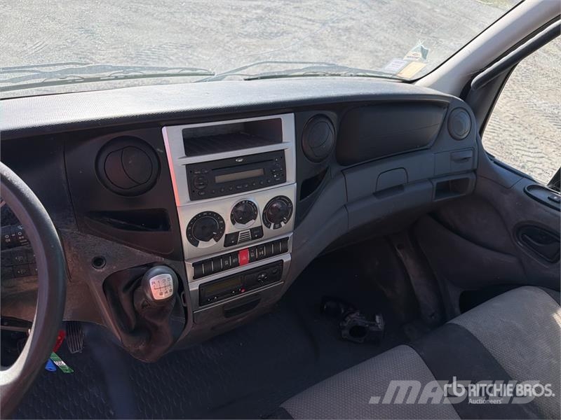 Iveco F22 480 kg on Iveco 65C17 4x2 Camion Benne Dump Tr Kamioni sa kranom
